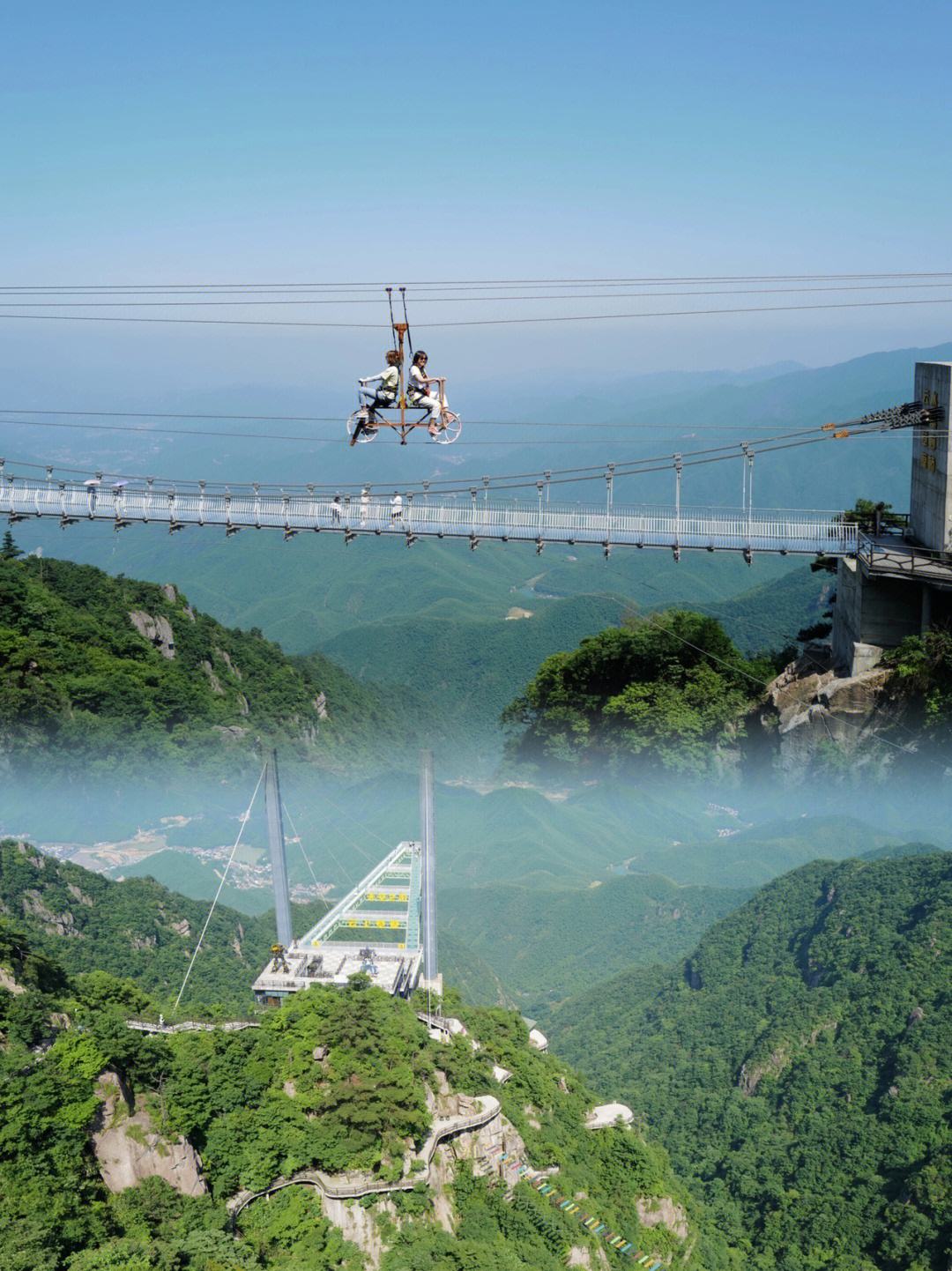 leyu乐鱼体育综合-云端悬空秋千，悬挂在天空的运动奇观
