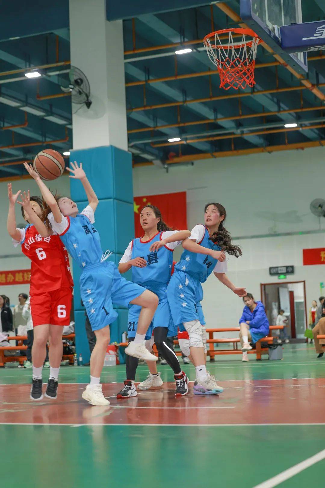 全国青少年篮球联盟联赛精彩纷呈，赛场火热的简单介绍