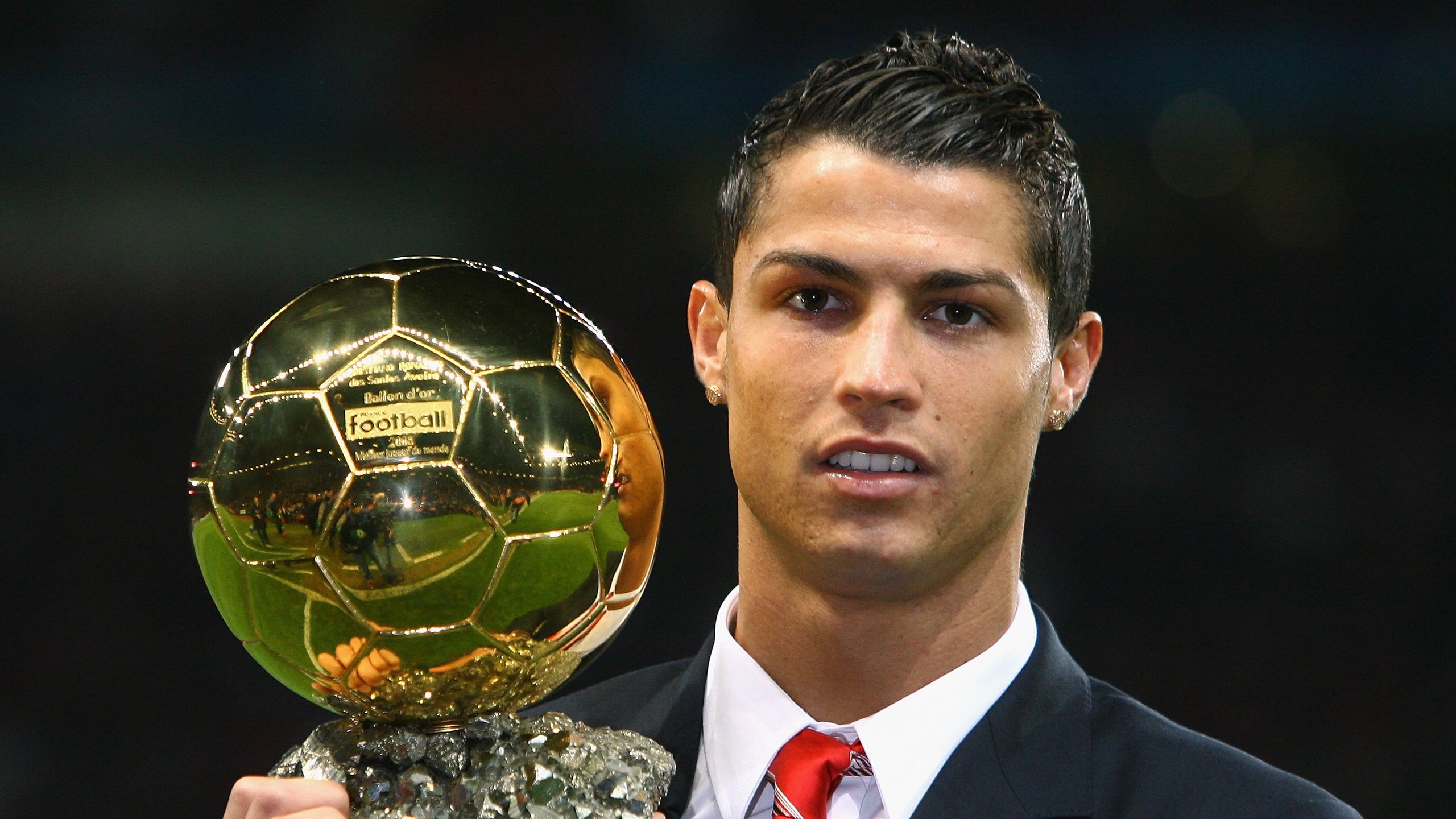 【训练心得】丁俊晖:提升击球精准度的实用技巧,丁俊晖的握杆方法