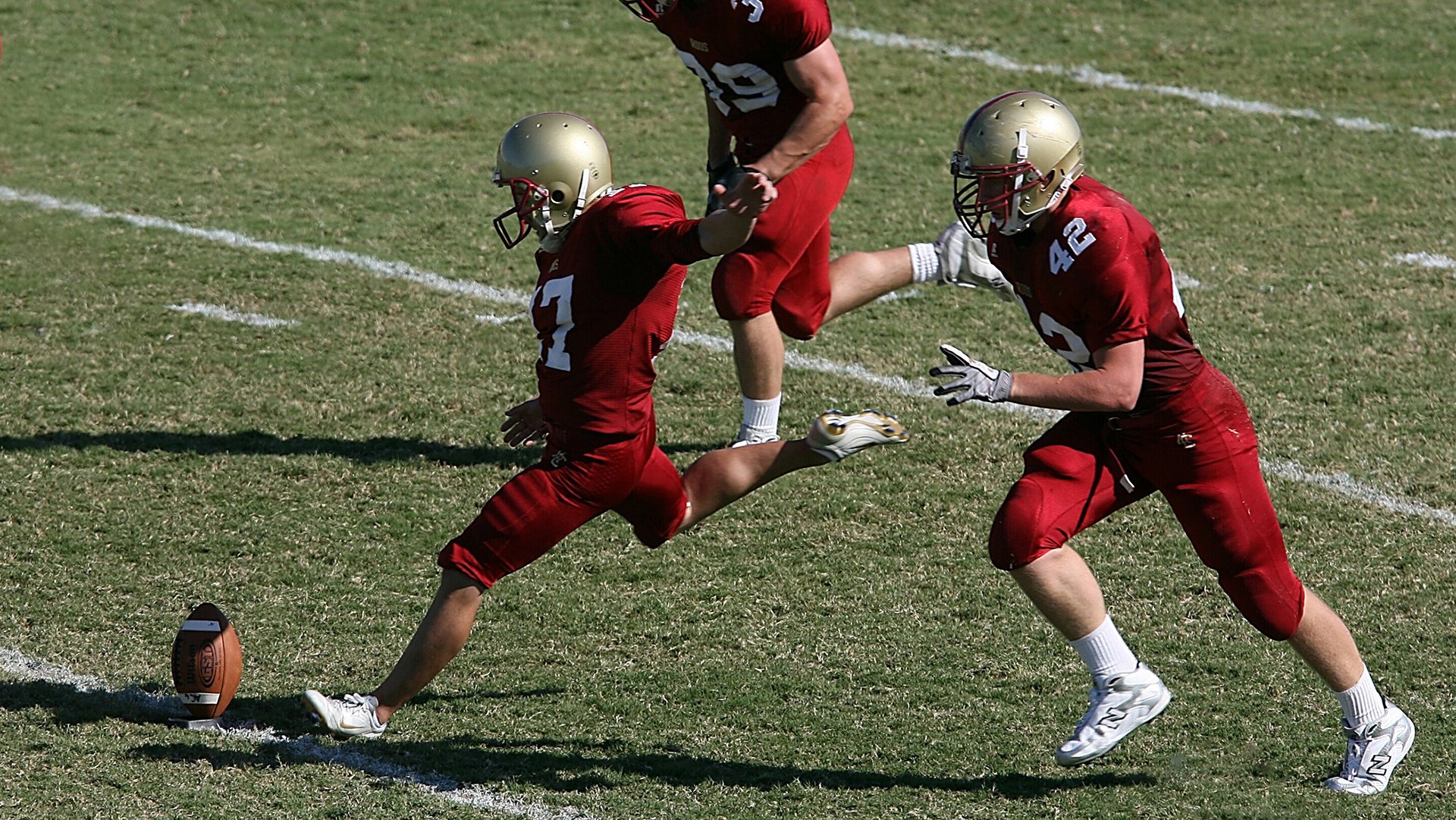 《电竞产业链的价值重塑：从内容到周边的变革》，电竞产业是什么意思